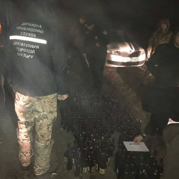 Под Одессой задержали микроавтобус с контрафактным алкоголем "молдавского производства"
