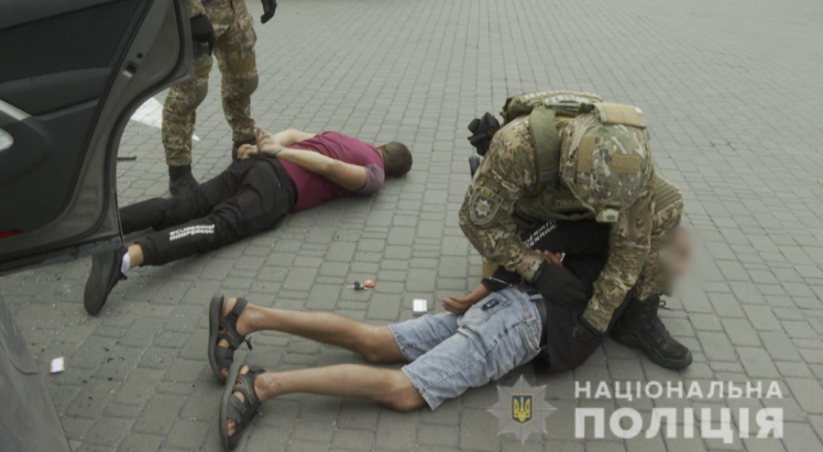 В Украине пытались сбыть миллион фальшивых долларов