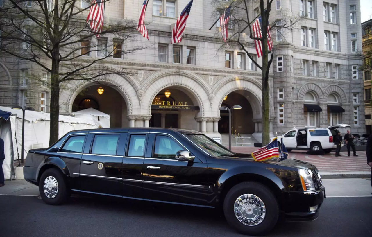 В США сравнили лимузины Путина и Трампа