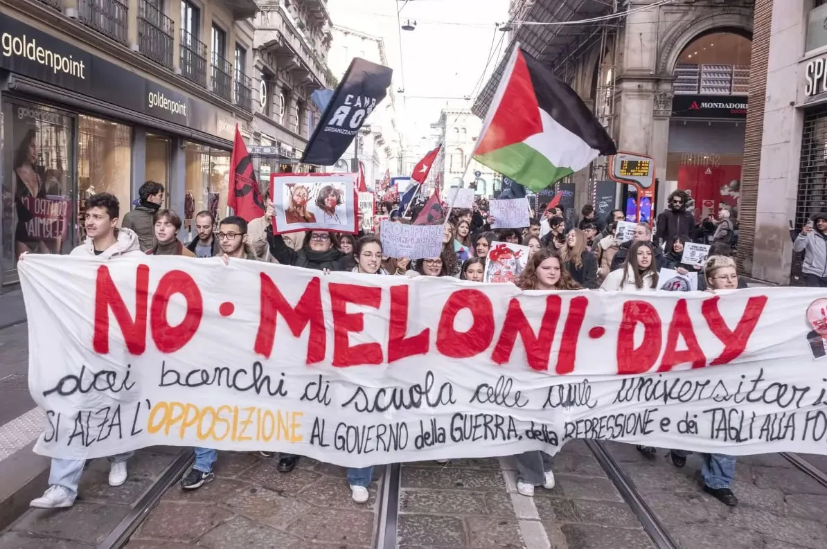 В Турине произошли столкновения на протесте против правительства Мелони: 15 пострадавших