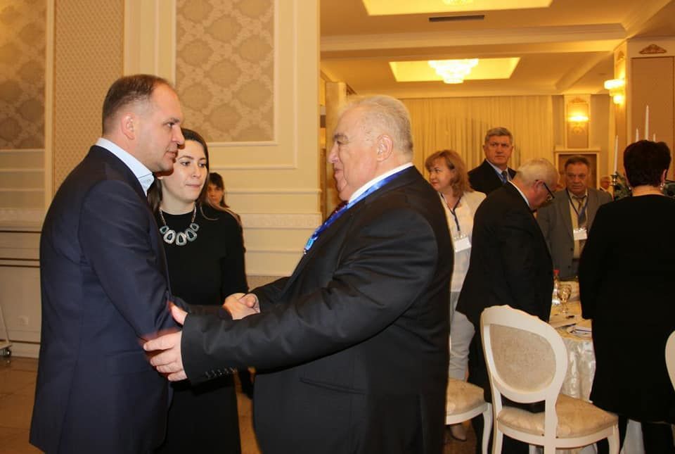 Чебан вручил почетные дипломы медперсоналу столичной больницы