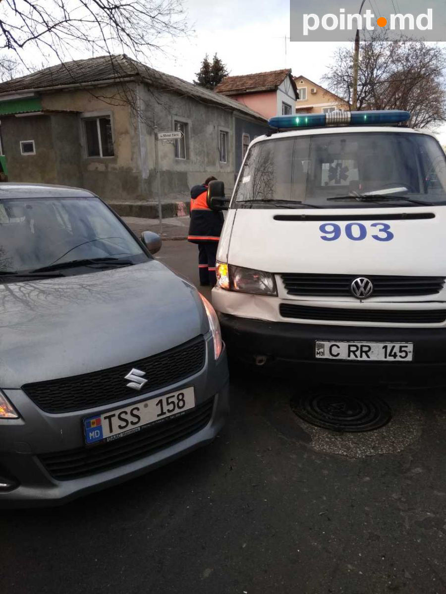 В центре Кишинева произошло ДТП с участием машины скорой помощи
