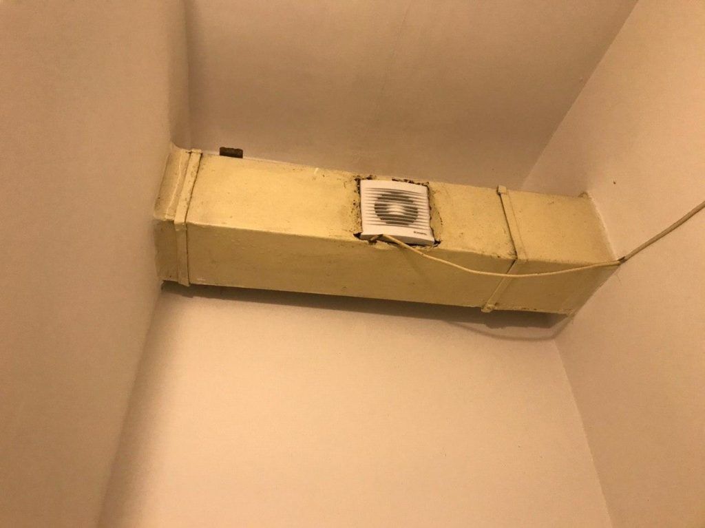 Пациент показал, в каких условиях находятся люди, которые проходят тест на коронавирус