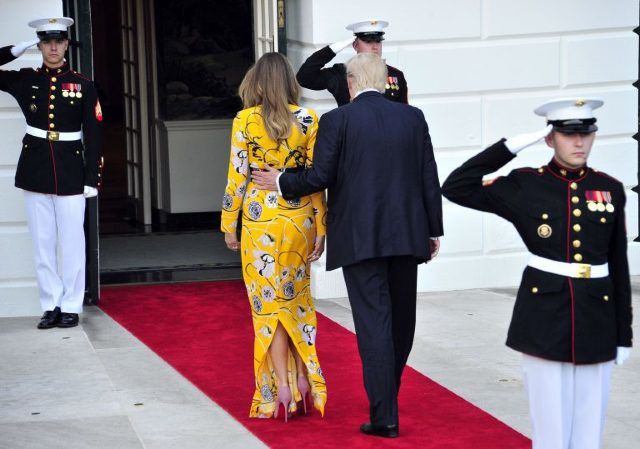 Melania Trump a făcut senzație la Casa Albă într-o rochie galbenă