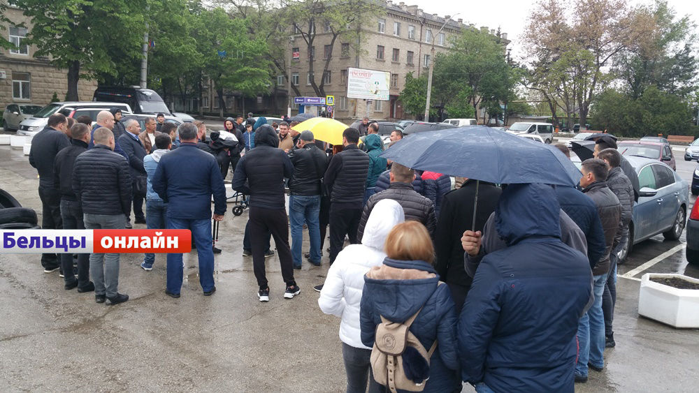 Скандал у примэрии Бельц: флешмоб перешёл в спор