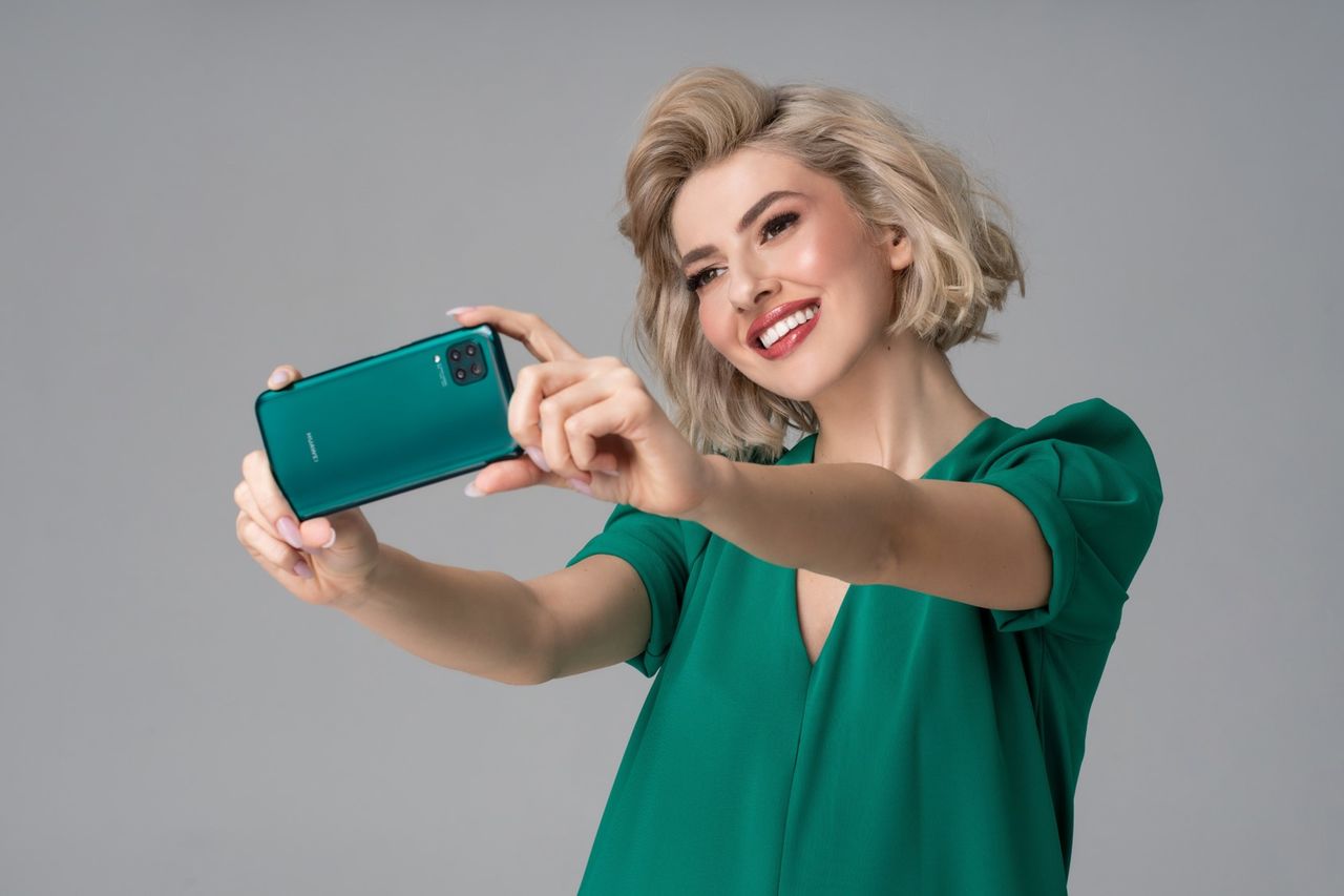 Румынская певица Лидия Бубле cтала лицом нового Huawei P40 Lite ®