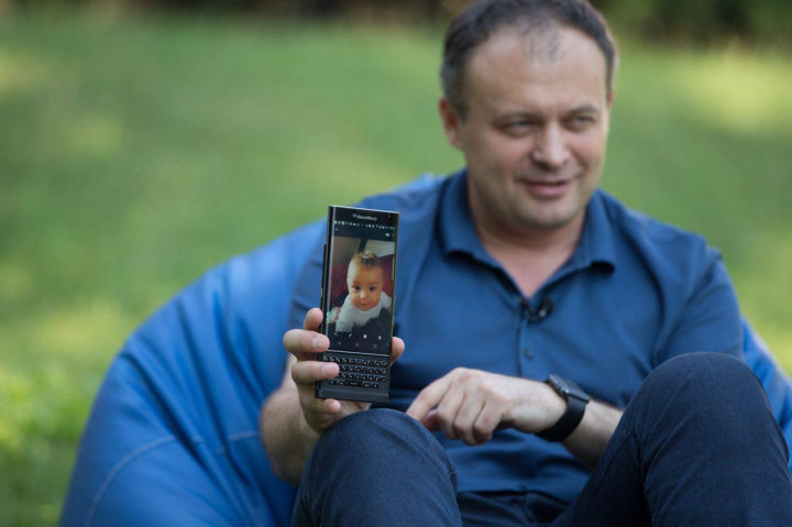 Cum arată cel mai mic băiat al lui Andrian Candu