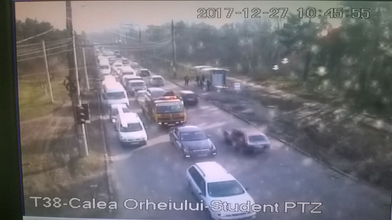 InfoTrafic 11:18: Accidente și ambuteiaje. Străzi de evitat în Capitală
