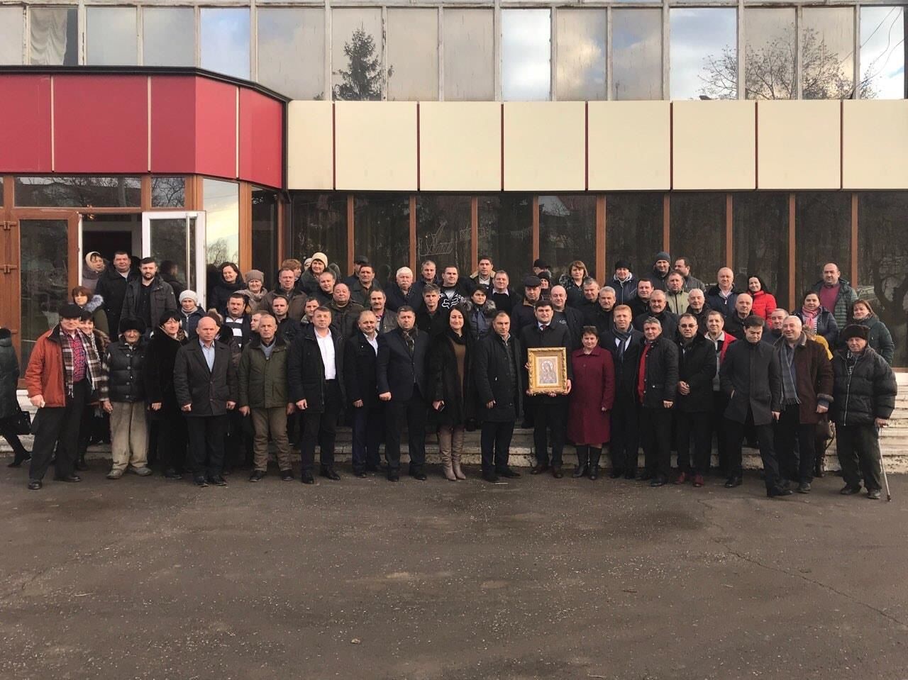 Демократ Ион Сула пришел в избирательный совет с иконой