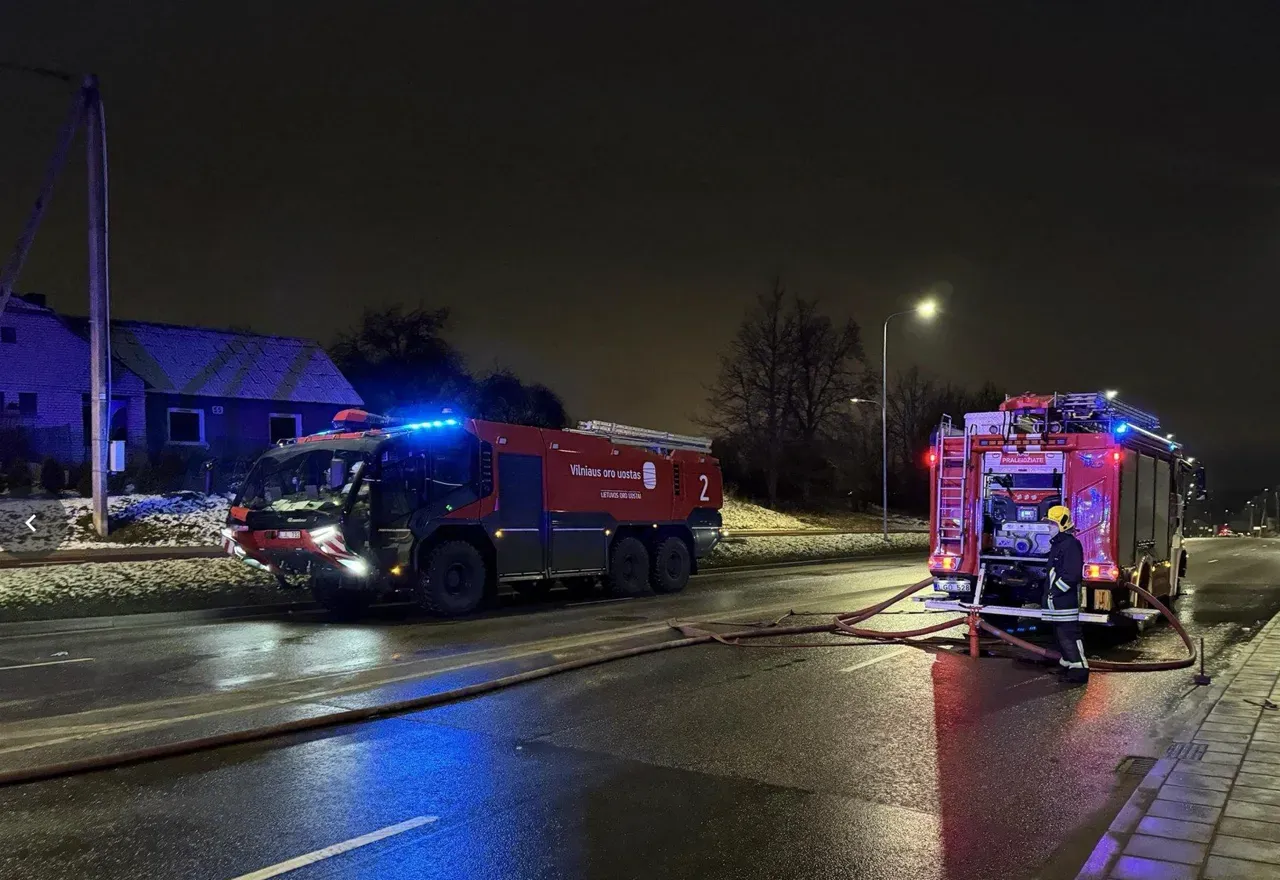 Un avion de marfă s-a prăbușit pe o clădire rezidențială cu două etaje la Vilnius