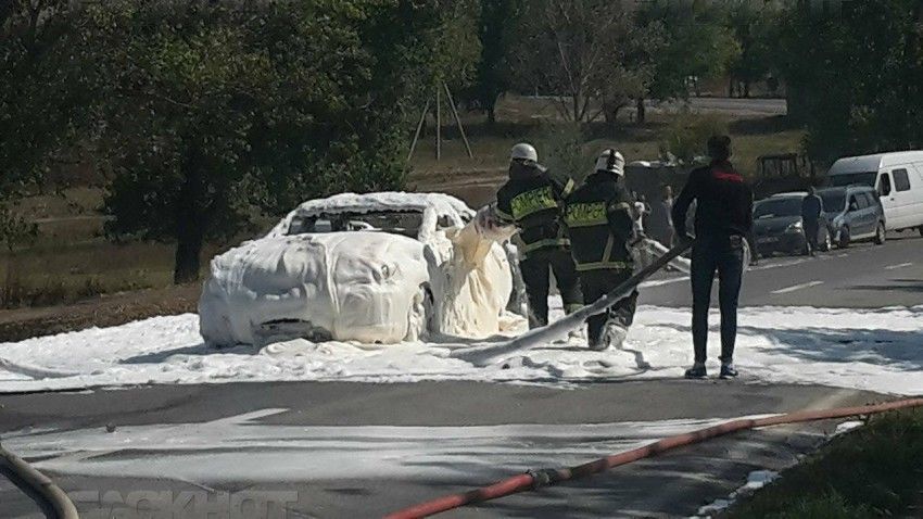 В Леовском районе на трассе загорелся автомобиль, его водитель пострадал