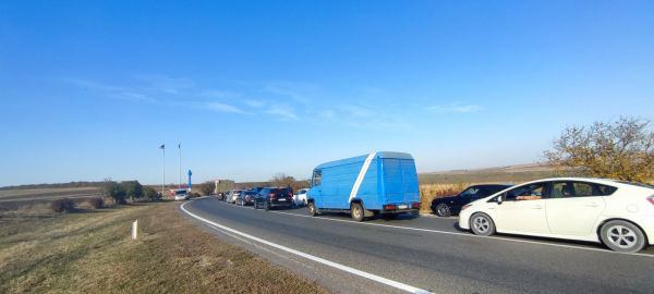 Участники автопробега в поддержку Стояногло заблокировали въезд в Гагаузию