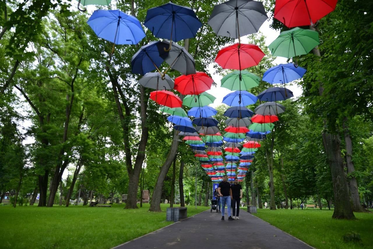 В кишиневском парке "Алунелул" стартовал Фестиваль зонтиков