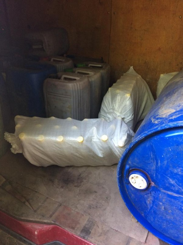 Planuri zadarnice. Un bărbat, golit de vameşi de aproape 400 litri de vin
