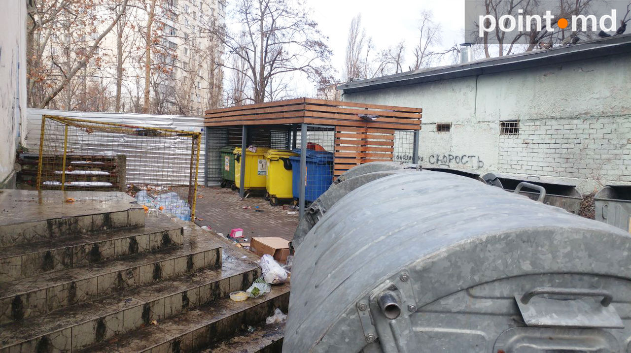 Желающим рассортировать мусор приходится бороться с препятствиями