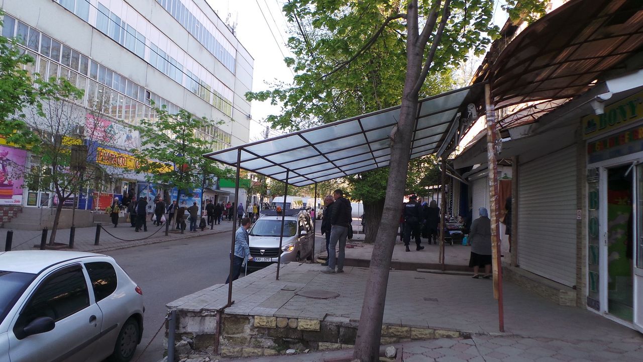 Борьба с незаконной торговлей: в столице демонтируют навесы