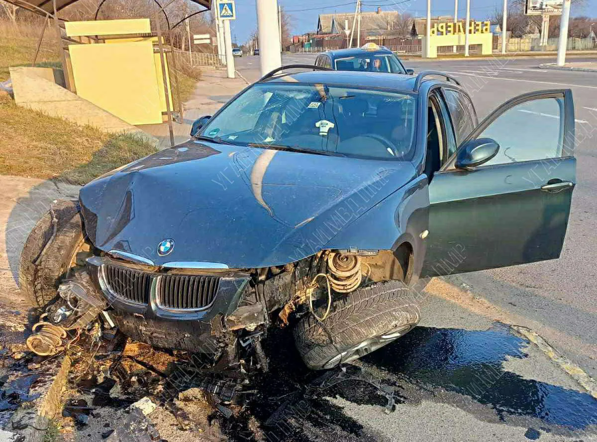 ДТП в Бендерах: пьяный водитель BMW врезался в забор