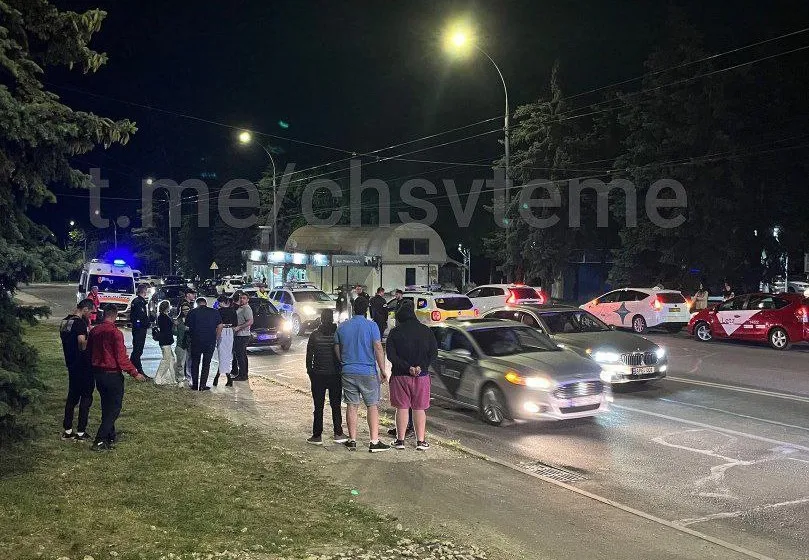 В Кишиневе мужчина врезался в три автомобиля и пытался скрыться с места ДТП