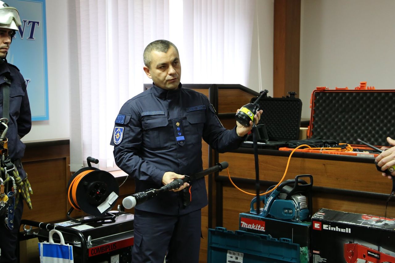 Молдавские спасатели получили спецснаряжение от швейцарской организации