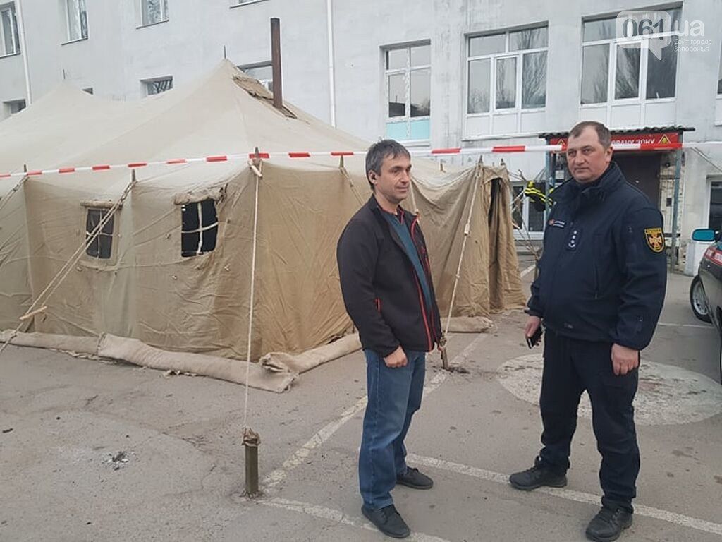 Больных COVID-19 на Украине будут принимать в палатках возле больниц