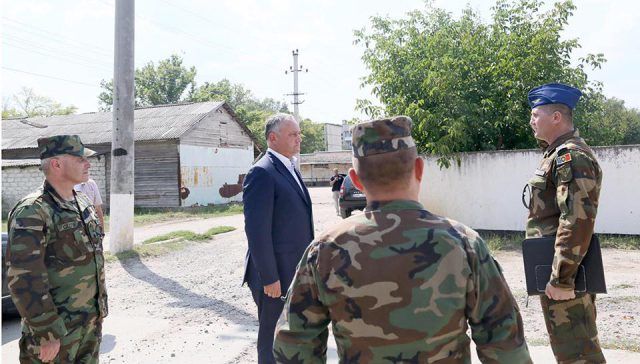 Возврат к соцпакету для военнослужащих и переход на “контракт” обсудят на заседании Совбеза