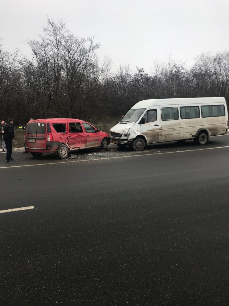Пассажирка рейсового микроавтобуса пострадала в ДТП