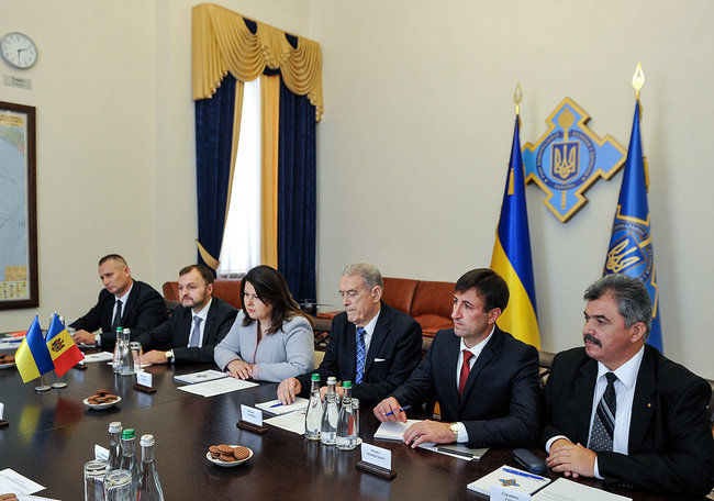 Турчинов и Лесник обсудили сотрудничество по приднестровскому вопросу