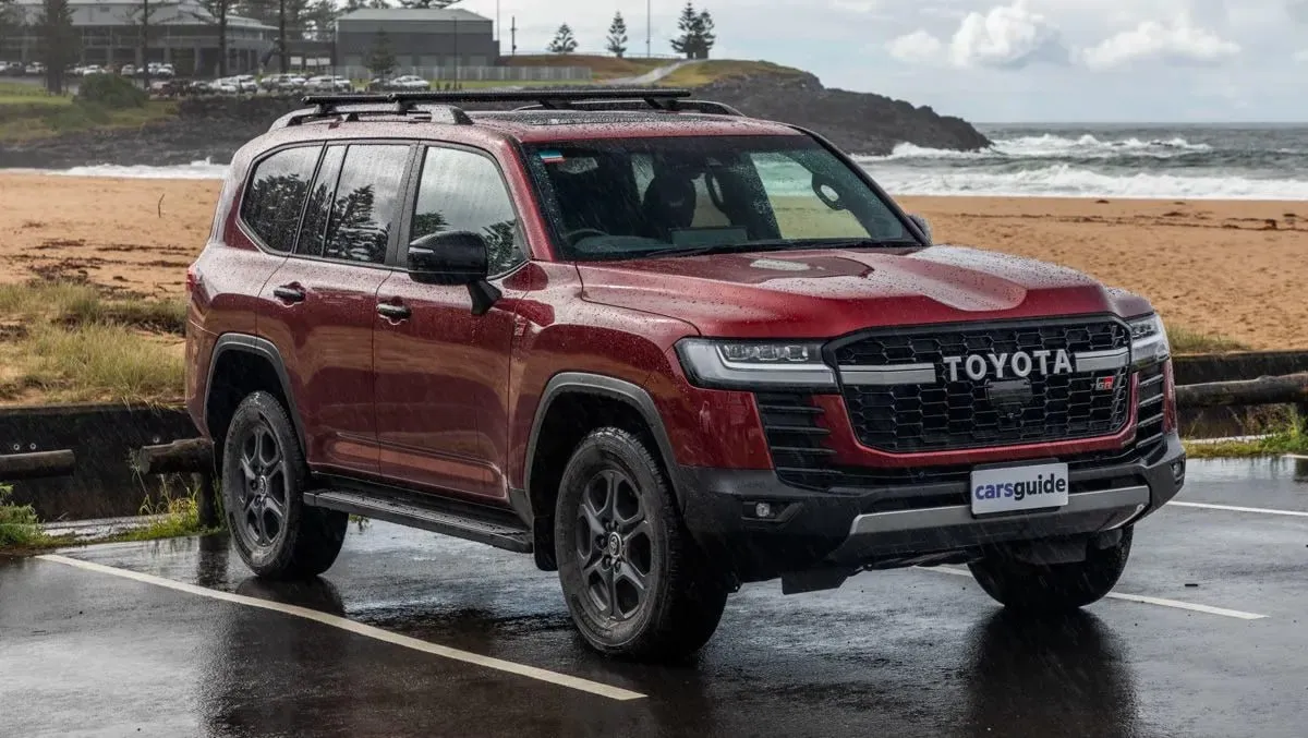 Toyota обновит Land Cruiser 300 до конца года