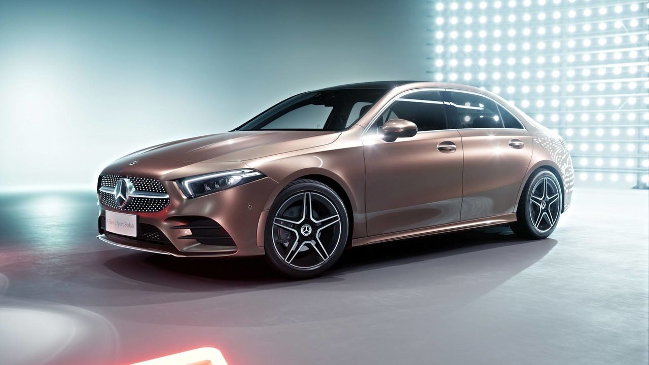 Компания Mercedes-Benz представила новый седан А-Класса