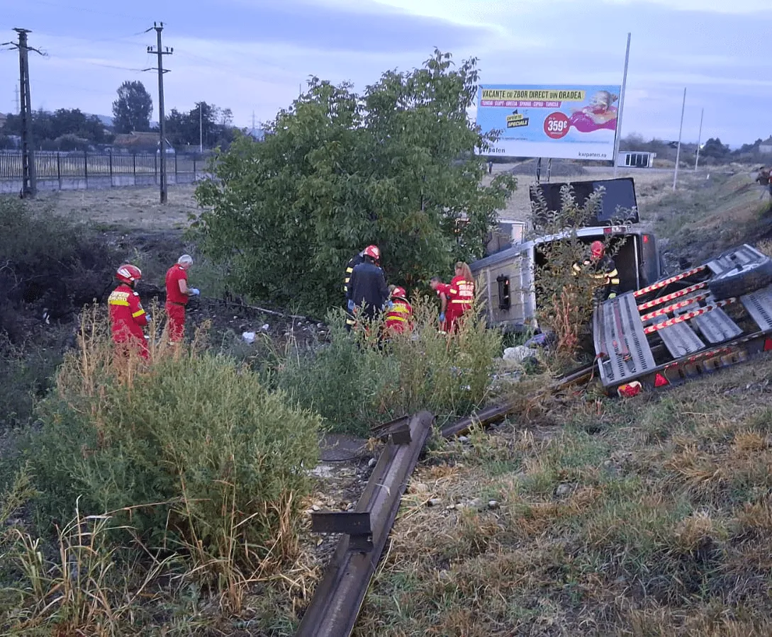 Un microbuz de pe ruta Moldova – Italia, implicat într-un accident în România: O femeie a decedat