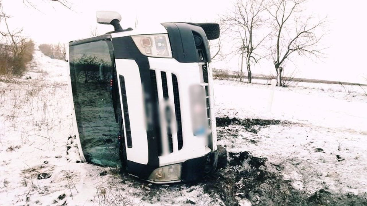 В Криулянах перевернулся микроавтобус: пострадал годовалый ребенок