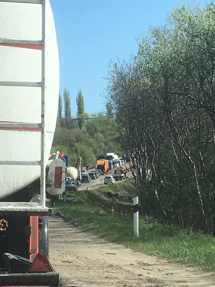На въезде в Кишинев образовалась многокилометровая пробка
