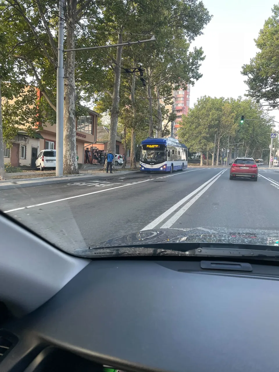 В Кишиневе уложенный год назад асфальт "поплыл" после дождя