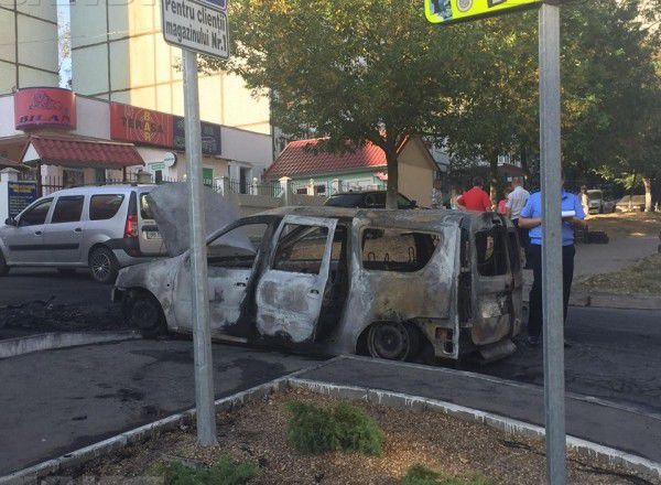На Чеканах утром сгорел автомобиль