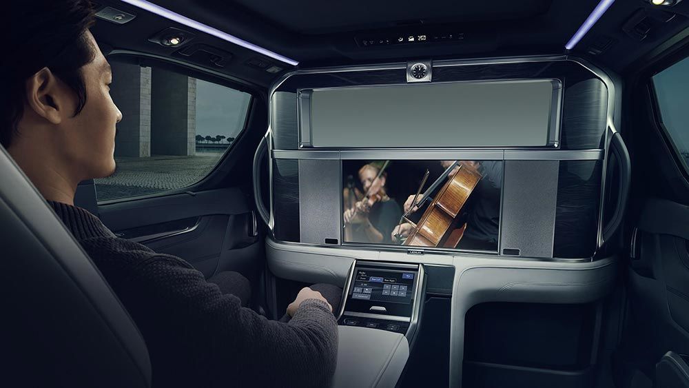 Lexus показал первый в своей истории минивэн
