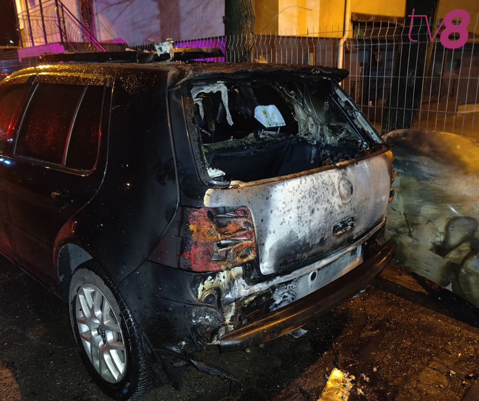 На Рышкановке минувшей ночью горели два автомобиля