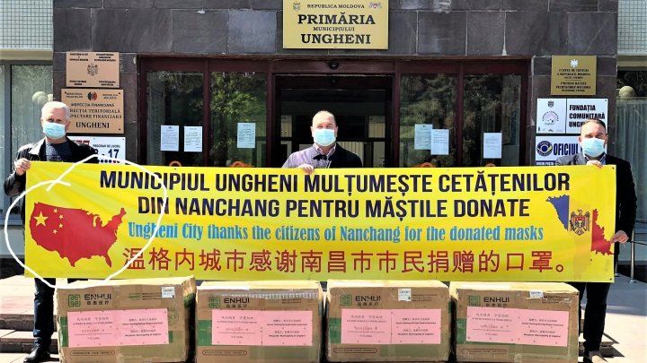 В Унгенах перепутали карты Китая и США на благодарственном плакате