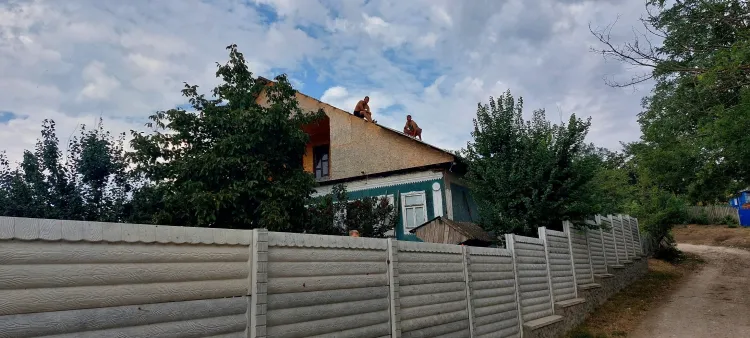 На севере Молдовы ветер сорвал крыши с домов и повалил деревья