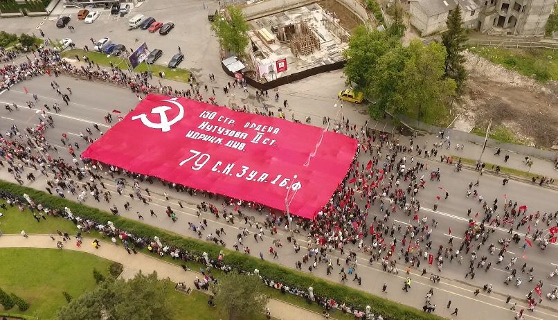В День Победы Совет «За Свободную Родину» развернул в Кишинёве рекордное Знамя Победы