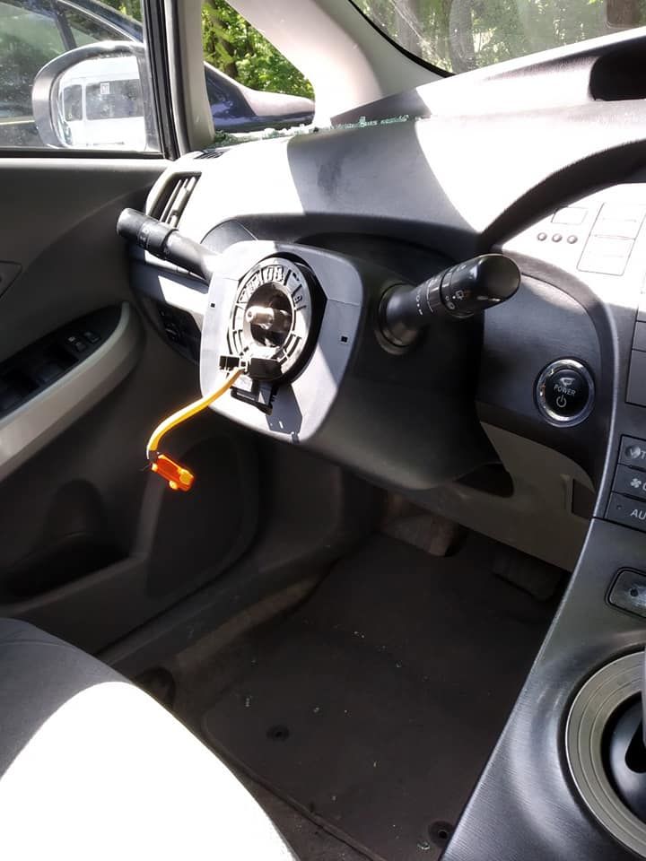 В Кишиневе автоворы "разобрали" Toyota Prius