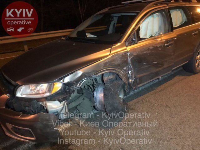 В Киеве автоледи протаранила грузовик, в котором ехали 25 нацгвардейцев