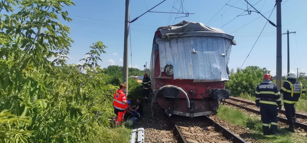 В Яссах грузовик с зерном столкнулся с поездом