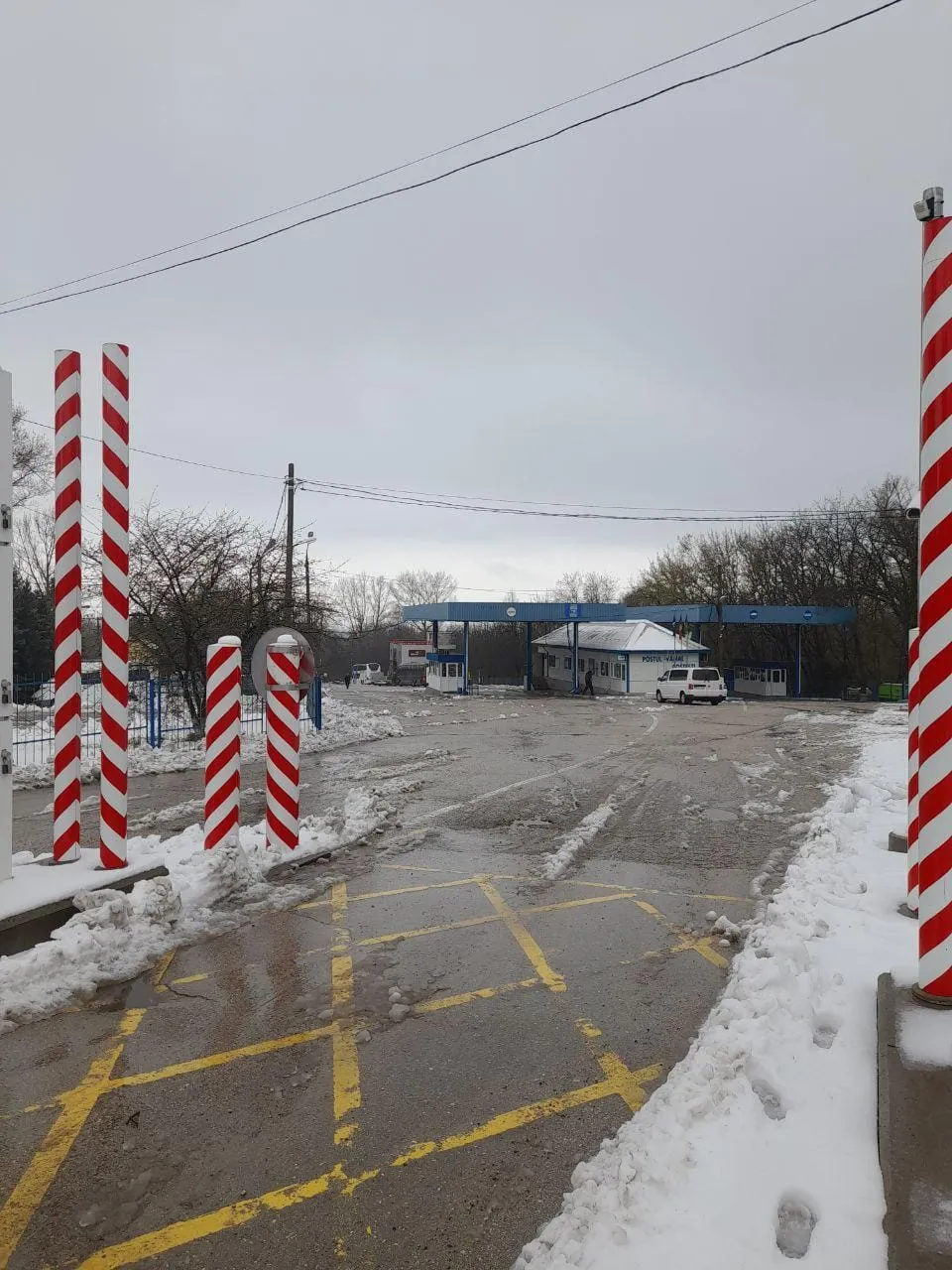 Возобновилось движение на КПП "Скулены"
