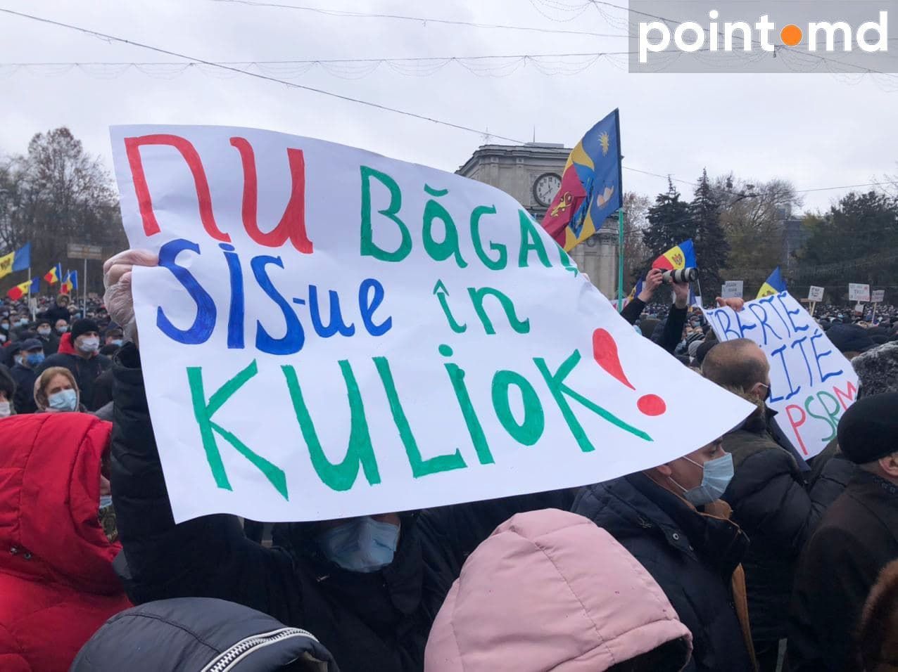 В центре Кишинева прошел масштабный митинг: люди требуют досрочных выборов