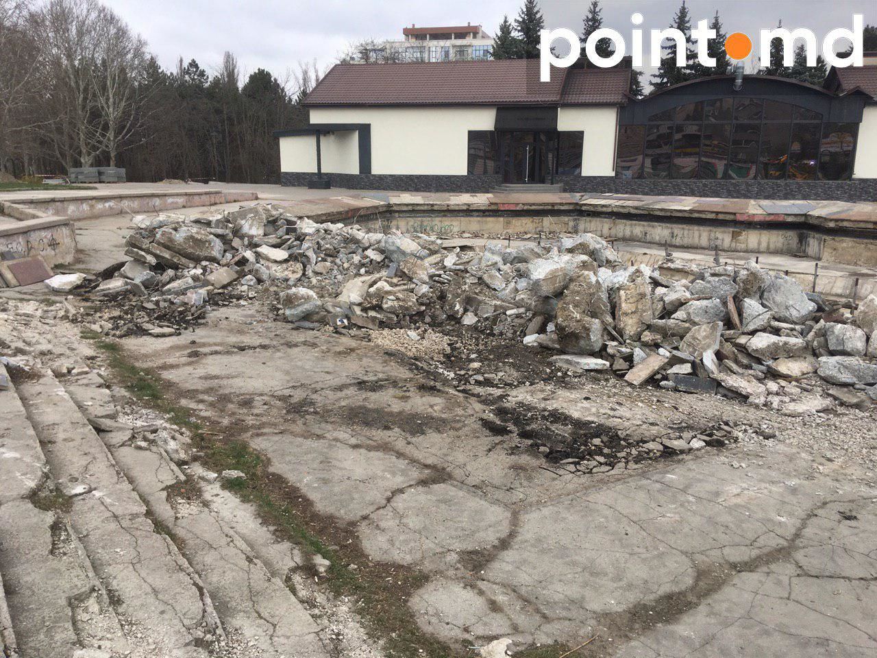 В столице сносят фонтан рядом с парком "Долина роз". Кодряну: Это ремонт