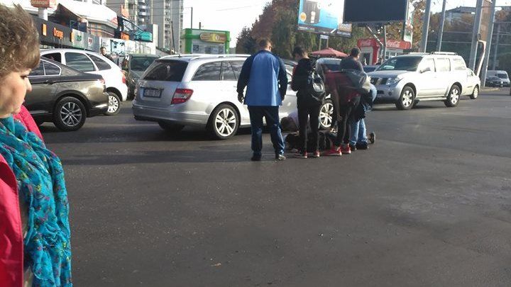 На Ботанике автомобиль сбил перебегавшего дорогу подростка