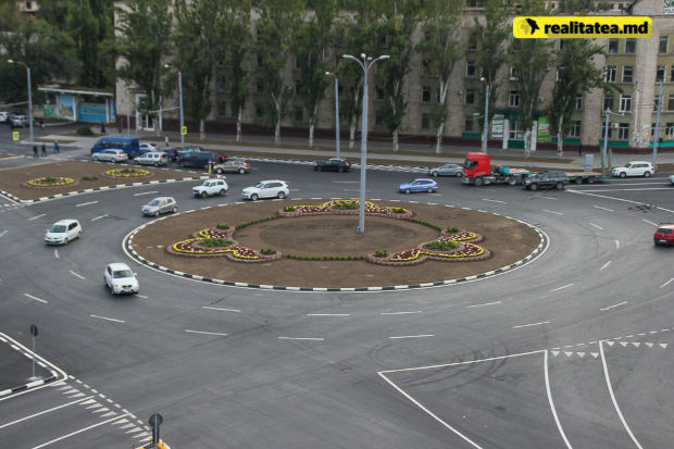 В столице завершен ремонт круговой развязки на бульваре Константина Негруцци