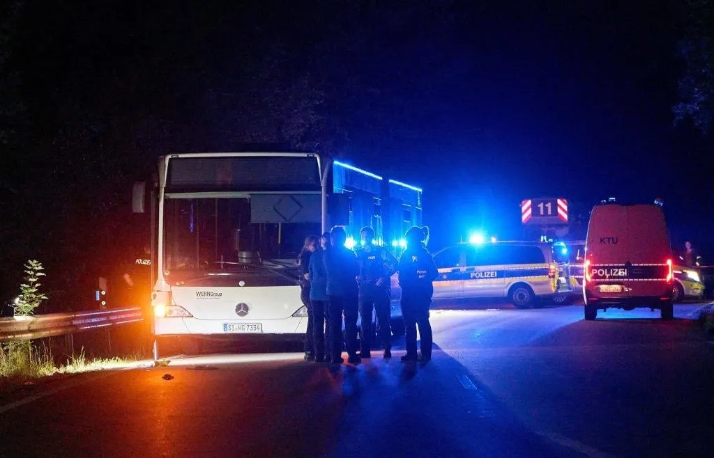 В Германии женщина напала с ножом на пассажиров автобуса