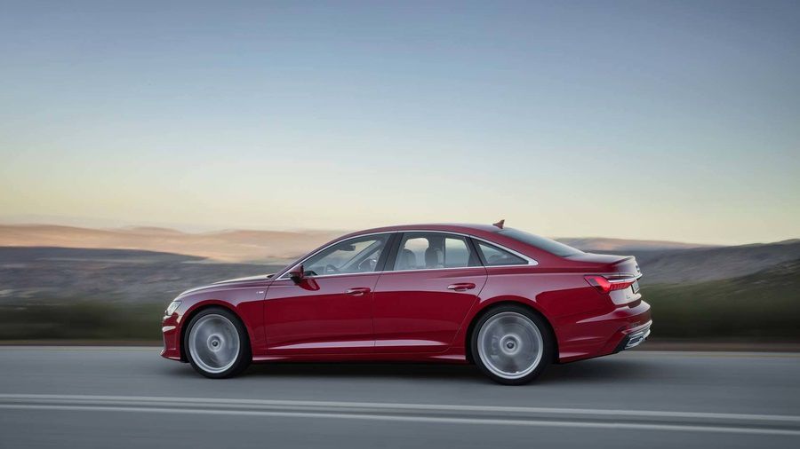 Audi показала седан A6 нового поколения