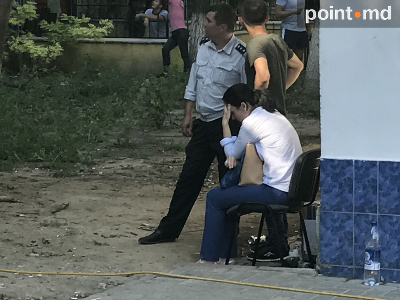 Пожарные спасли девушку, которая угрожала скинуться с балкона